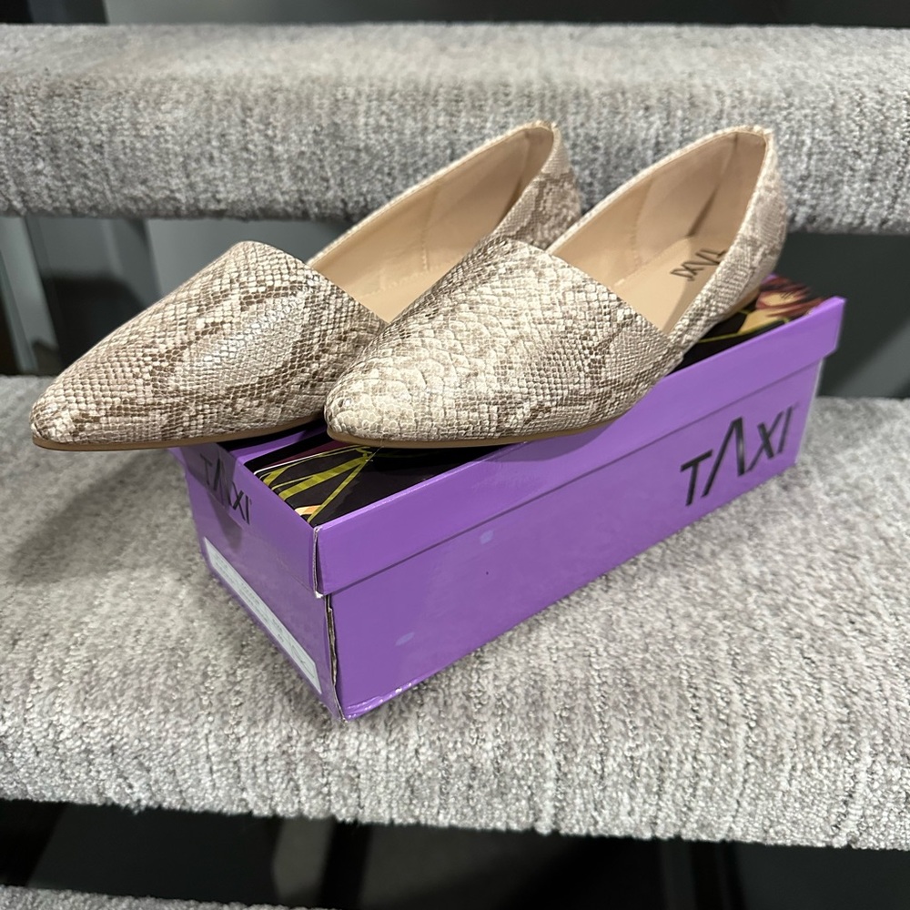 Taxi Snakeskin Point It Out Flats